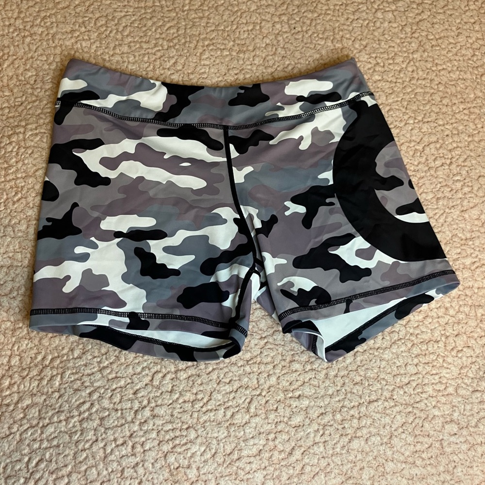 GRRRL CAMOUFLAGE SHORTS